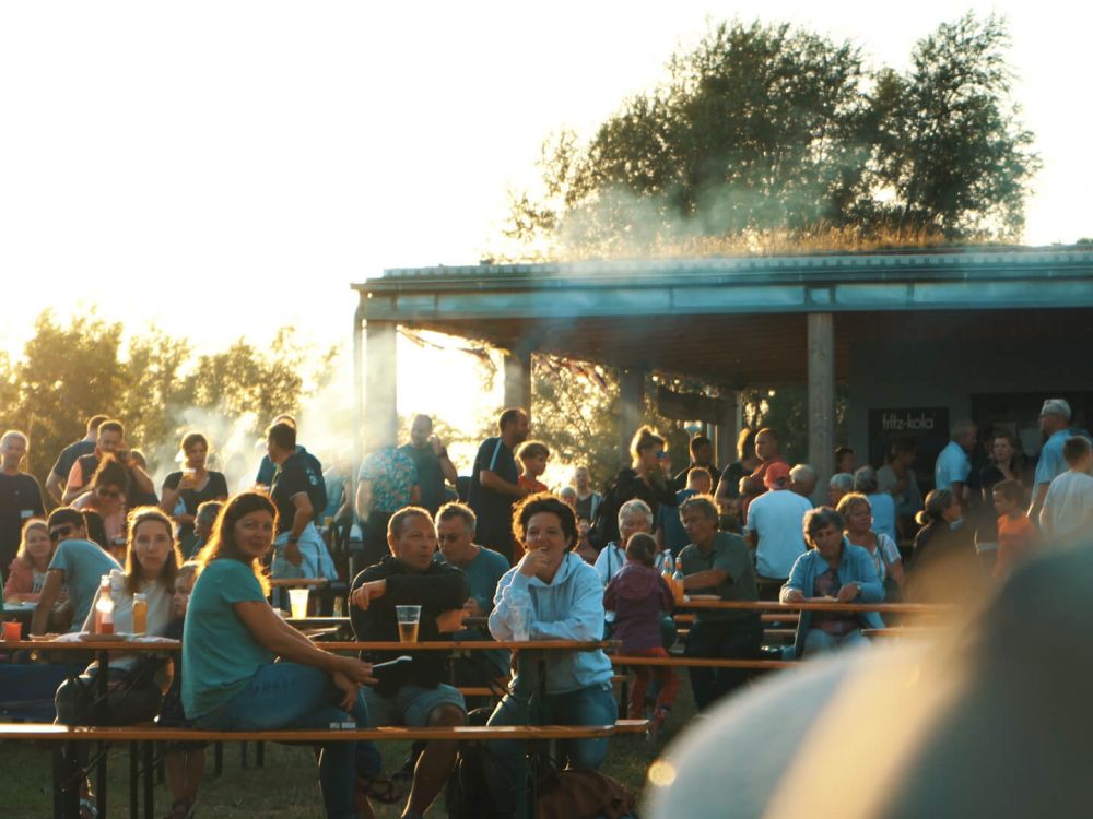 Ein Fest im Sommer am Hafen Dabitz